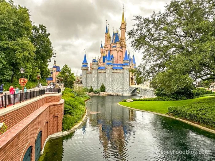 2023-wdw-mk-magic-kingdom-atmo-cinderella-castle-main-street-1-700x525.webp