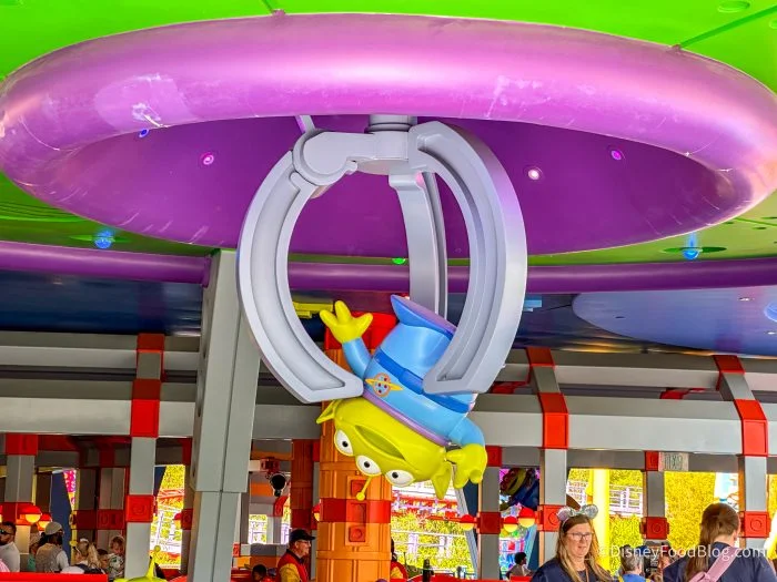 2025-WDW-hollywood-studios-hollywood-studios-toy-story-land-alien-swirling-saucers-atmo-06-70...webp