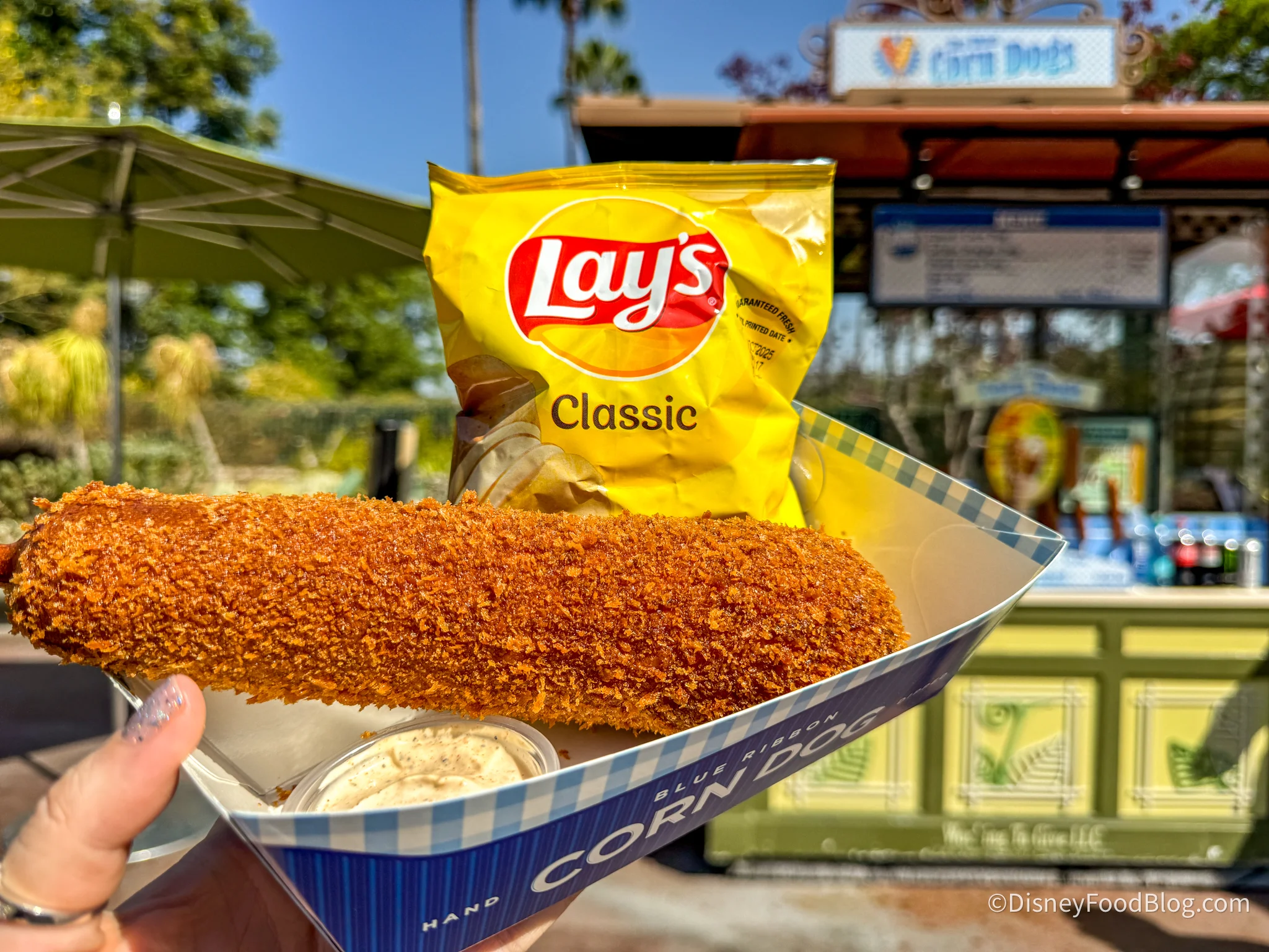 2025-DLR-downtown-disney-blue-ribbon-corn-dogs-Jalapeno-Popper-Mozzarella-Stick-4.webp