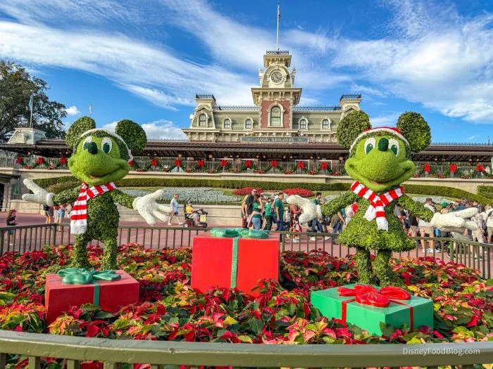 mickeys-very-merry-2025-opening-night-stmos-wait-times-crowd-jack-and-sally-16-700x525.webp