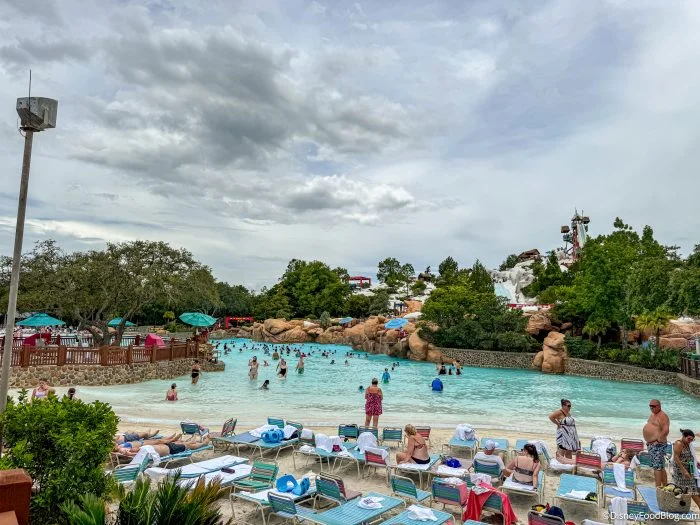 2025-wdw-blizzard-beach-water-park-crowds-july-3rd-atmo8-700x525.webp