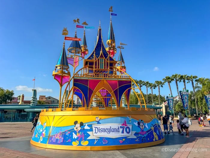 2025-DLR-disneyland-70th-anniversary-Esplanade-Castle-Sculpture-atmo-1-700x525.webp