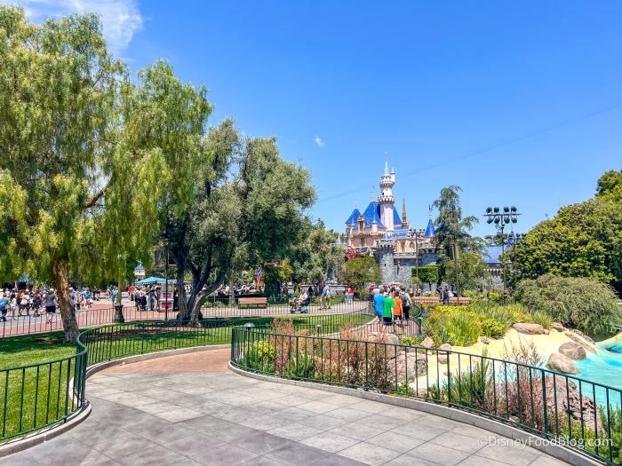 2025-DLR-disneyland-sleeping-beauty-castle-atmo-6-700x525.webp