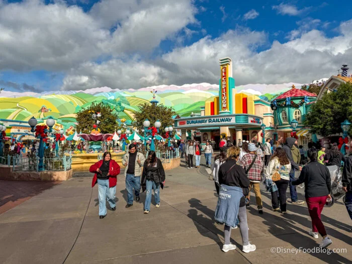2025-DLR-disneyland-atmo-09-700x525.webp