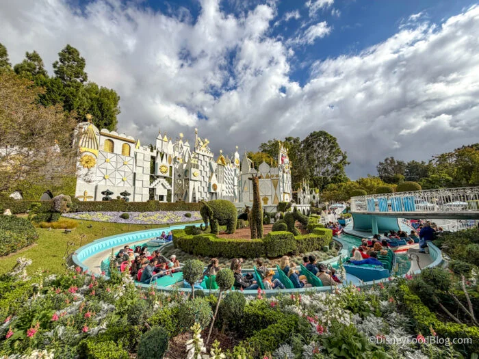 2025-DLR-disneyland-atmo-08-700x525.webp