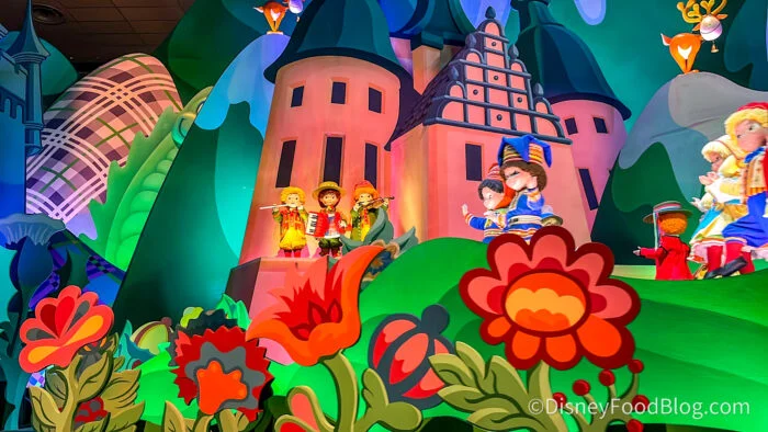 Magical Guides-_-its-a-small-world-_-Attraction-_-Fantasyland-_-Disneyland-Park-_-Disneyland-Paris-Photo...webp