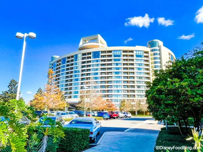 contemporary-atmo-lobby-monorail-bay-lake-tower-5-700x525.webp