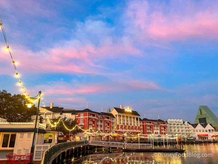 2023-wdw-disney-boardwalk-in-resort-hotel-sunrise-atmo-1-700x525.webp