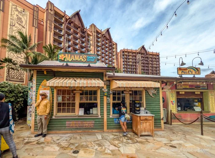 2025-disneys-aulani-resort-mamas-snack-stop-restaurant-kiosk-700x514.webp