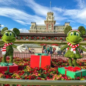 mickeys-very-merry-2025-opening-night-stmos-wait-times-crowd-jack-and-sally-16-700x525.webp