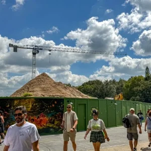 2025-wdw-dak-dinoland-usa-construction-atmo-700x525.webp